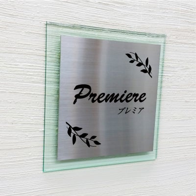 ステンレスとガラス調アクリルの看板　二重構造の看板