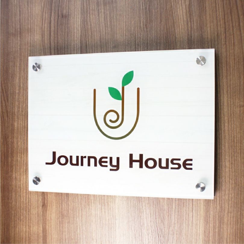 フルカラー　透明アクリル看板　化粧ビス　サロンの看板