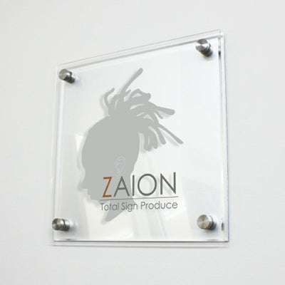 フルカラー透明アクリル銘板 ラフィネ2重構造仕様 化粧ビス止め　お店の看板　店舗の看板