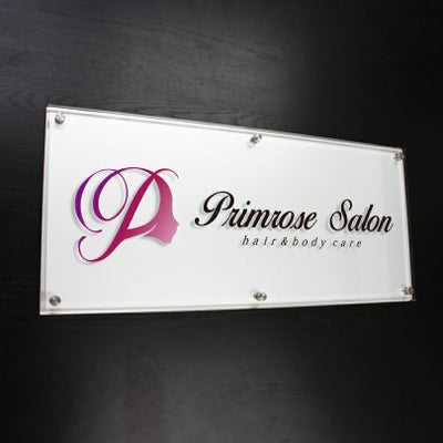 フルカラー透明アクリル銘板 ラフィネ2重構造仕様 化粧ビス止め　サロンの看板