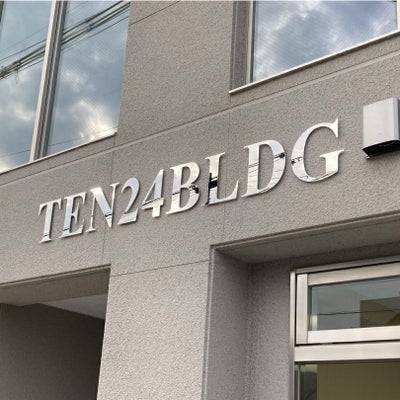 ステンレス切り文字銘板　美しいミラー仕上げ　会社の看板　ビル看板